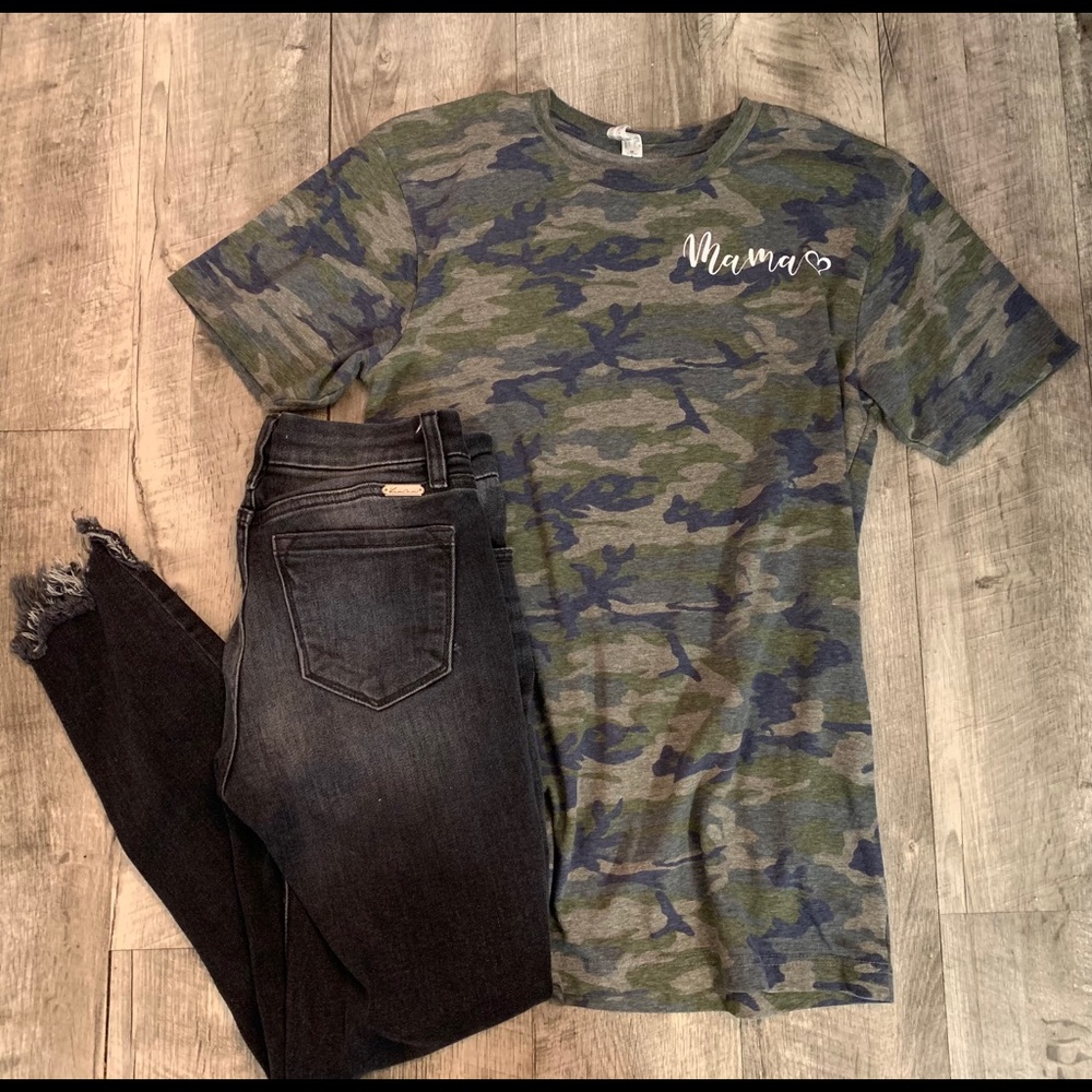 Camo mama T-shirt